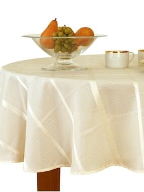 Elrene Home Fashions Elegance Plaid Jacquard 90" Round Indoor Beige Table cover
